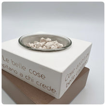 Carica l'immagine nel visualizzatore di Gallery, Vaso cubo profumatore " Le belle cose "