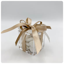 Carica l'immagine nel visualizzatore di Gallery, Cubetto Plexiglass