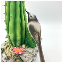 Carica l'immagine nel visualizzatore di Gallery, Cactus Con Uccellino