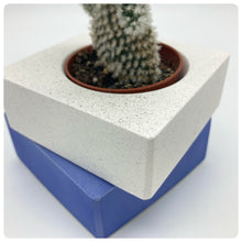 Carica l'immagine nel visualizzatore di Gallery, Vaso Cubo Blu