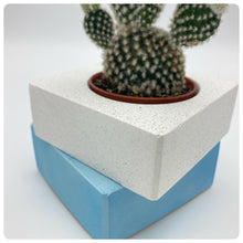 Carica l'immagine nel visualizzatore di Gallery, Vaso Cubo Azzurro