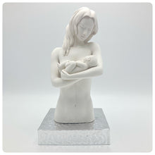 Carica l'immagine nel visualizzatore di Gallery, Statua Maternità