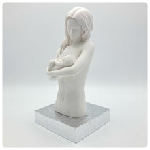 Carica l'immagine nel visualizzatore di Gallery, Statua Maternità