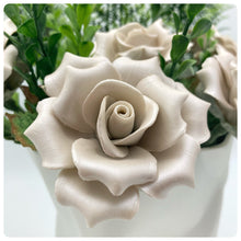Carica l'immagine nel visualizzatore di Gallery, Set Rose In Porcellana
