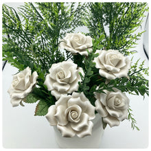 Carica l'immagine nel visualizzatore di Gallery, Set Rose In Porcellana
