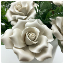 Carica l'immagine nel visualizzatore di Gallery, Set Rose In Porcellana
